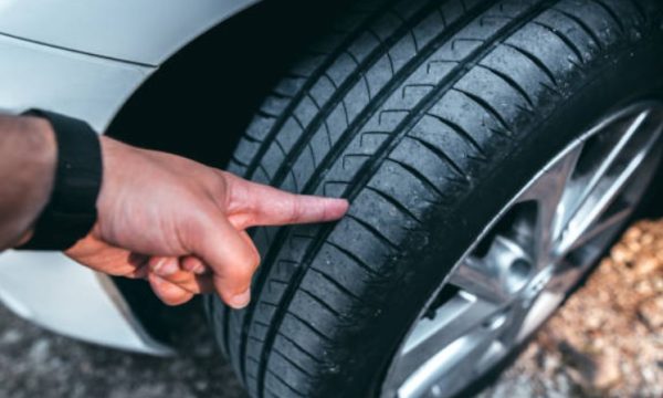 revisar-el-coche-antes-de-viajar